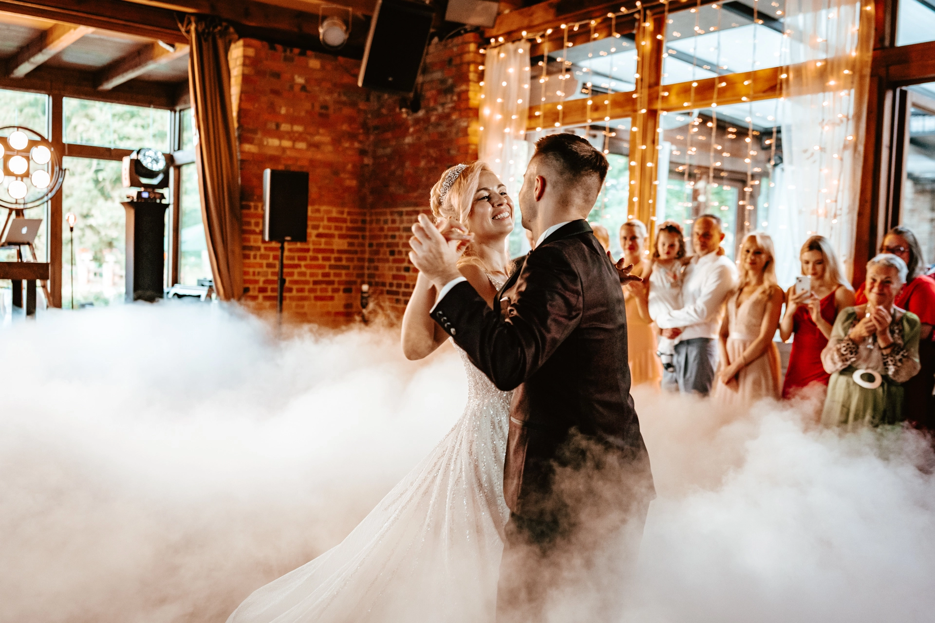 Pierwszy taniec z ciężkim dymem